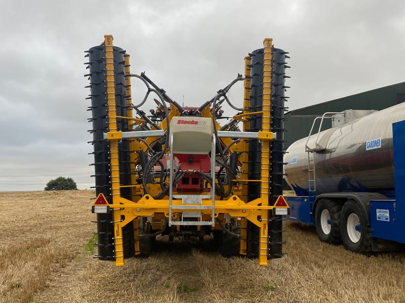 Toothed packer roller clod breaking